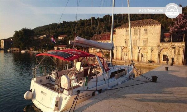 2016 Beneteau Oceanis 41.1 – 3 kabine, pramčani propeler, solarni sustavi, klima uređaj, nedavne nadogradnje