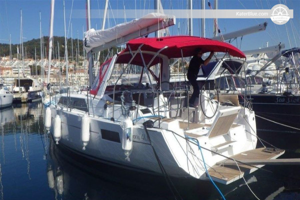 2016 Beneteau Oceanis 41.1 – 3 kabine, pramčani propeler, solarni sustavi, klima uređaj, nedavne nadogradnje