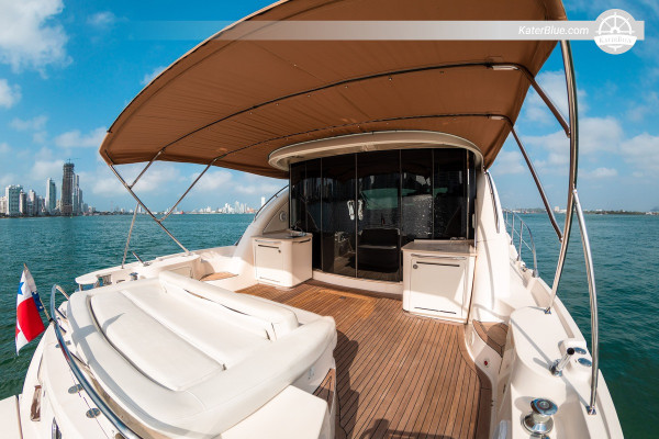 Isla del Encanto to Cholon Sailing aboard Sea Ray 62