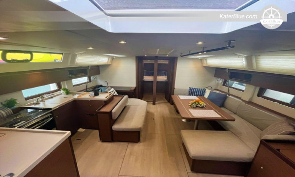 2023 Beneteau Oceanis 51.1 – 4 kabine + posada, klima uređaj, generator, pramčani propeler, baza u Splitu, Hrvatska
