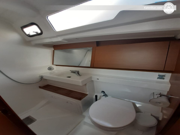 Trasa Coastal Serenity: 7denní plavba bez posádky z Gouvie do Benitses, Petriti, Mourtos, Parga, Paxos a zpět