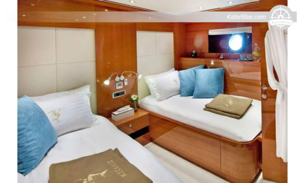 Yacht de luxe de 33,7 m certifié CE, construit en 2007 / rénové en 2017 – 5 cabines, jacuzzi, location ou usage privé