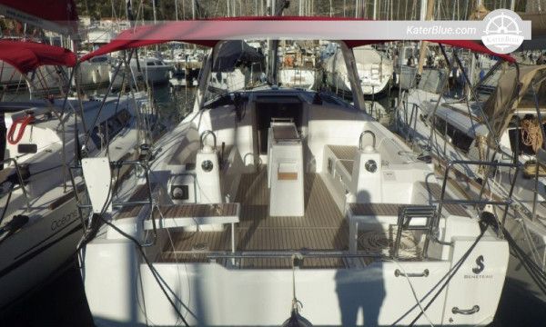 2017 Beneteau Oceanis 38.1 – 3 kabine, dvostruka kormila, pomoćni čamac, spreman za najam, baza u Hrvatskoj
