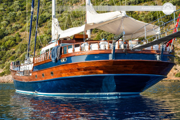 Goélette de luxe en acier de 33 m, construite en 2007 / rénovée en 2019 – 5 cabines, certifiée CE, pavillon turc – Location ou usage privé