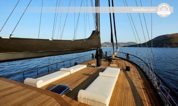 Yacht à moteur de 27 mètres en bois lamellé-collé (2003) à vendre – 5 cabines, rénové en 2023, prêt pour la location, basé en Turquie