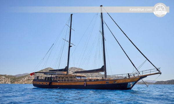Yacht à moteur de 27 mètres en bois lamellé-collé (2003) à vendre – 5 cabines, rénové en 2023, prêt pour la location, basé en Turquie