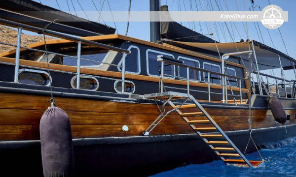 Yacht à moteur de 27 mètres en bois lamellé-collé (2003) à vendre – 5 cabines, rénové en 2023, prêt pour la location, basé en Turquie