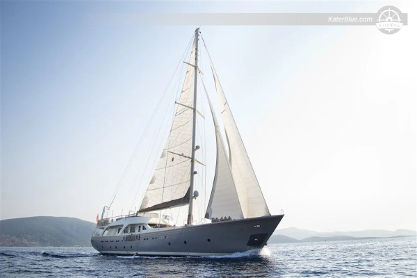 Yacht de luxe de 33,7 m certifié CE, construit en 2007 / rénové en 2017 – 5 cabines, jacuzzi, location ou usage privé