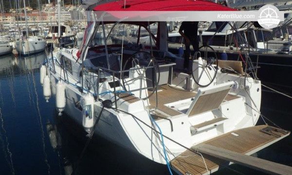 2016 Beneteau Oceanis 41.1 – 3 kabine, pramčani propeler, solarni sustavi, klima uređaj, nedavne nadogradnje