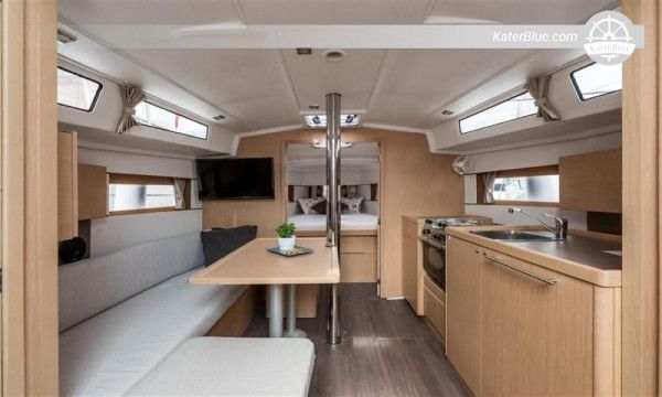 2019 Beneteau Oceanis 38.1 – 3 kabine, 2 kupaonice, B&G navigacija, baza u Splitu, Hrvatska