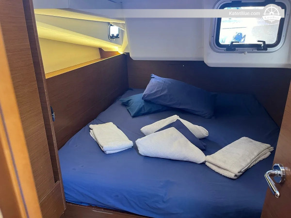 Jeanneau Sun Odyssey 440 (2019) – 13-metrowy jacht żaglowy z 4 kabinami na sprzedaż we Włoszech