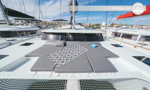 Charter di 7 giorni a scafo nudo da Atene a Milos, Kimolos, Sifnos, Serifos, Kythnos e Kea