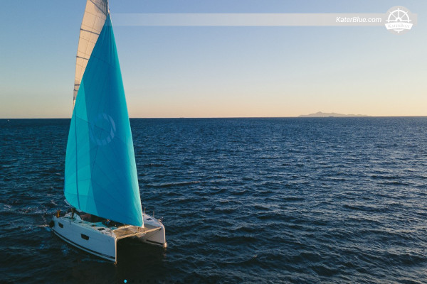 Charter di 7 giorni a scafo nudo da Atene a Milos, Kimolos, Sifnos, Serifos, Kythnos e Kea