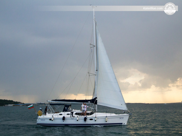 Tour in barca a vela di 5 ore: da Marina Sarafovo a Capo Akin e alla costa di Burgas