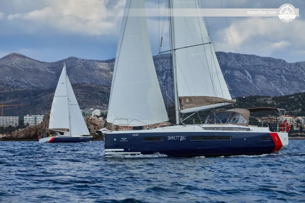 Escapade d'île en île à Hvar et Brač – Loisirs en bateau sans équipage depuis Marina Kremik