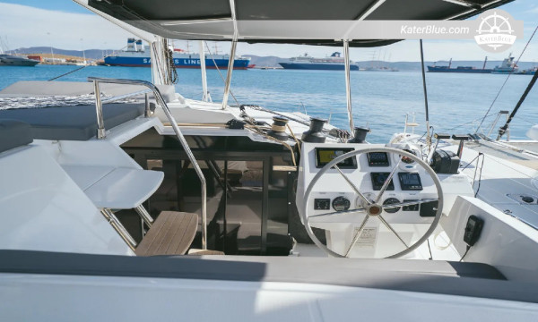 Charter di 7 giorni a scafo nudo da Atene a Milos, Kimolos, Sifnos, Serifos, Kythnos e Kea