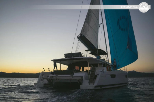 Crociera di 7 giorni in barca senza equipaggio da Atene a Paros, Antiparos, Naxos e altre destinazioni.