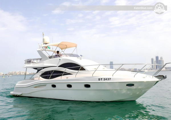 Location de yacht privé avec skipper pour 8 heures à Dubaï – Bluewaters Island, JBR, Atlantis et Palm Crescent avec arrêts baignade