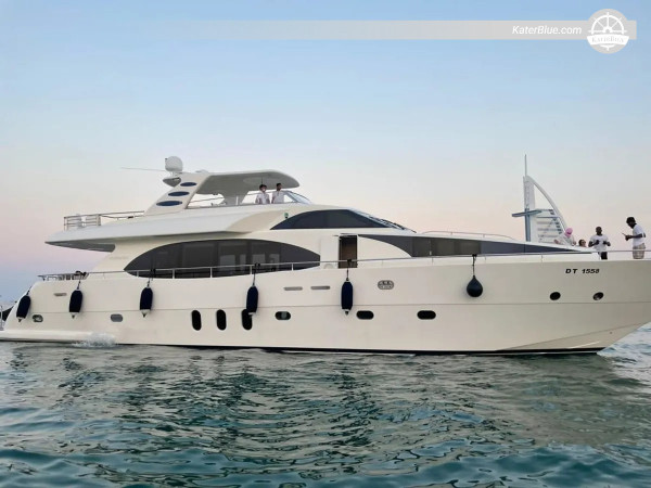 Croisière de luxe de 8 heures en yacht au départ de Dubai Marina, avec arrêts photos à Ain Dubai, Atlantis et Burj Al Arab, petit-déjeuner, baignade et mise en beauté.