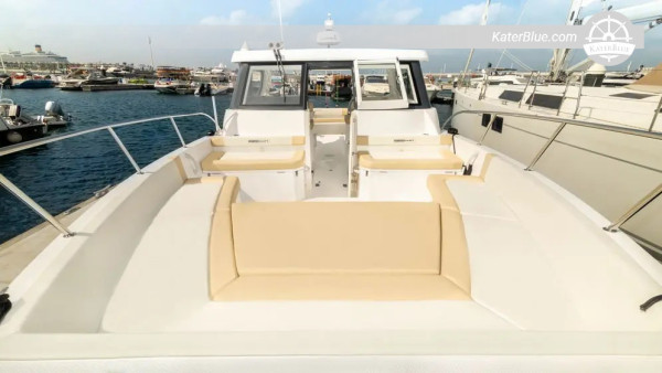 2-timers privat yacht-krydstogt fra Dubai Harbour til Palm Jumeirah og Atlantis
