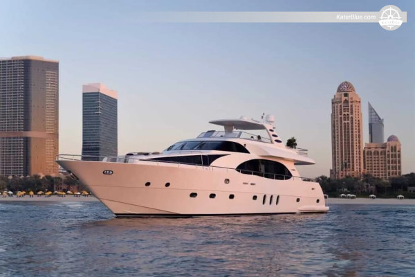 8hodinová plavba luxusní jachtou s moderním panoramatem Dubaje a vodním kanálem z dubajského přístavu s výhledem na Burdž Chalífa, Burdž al-Arab a Business Bay