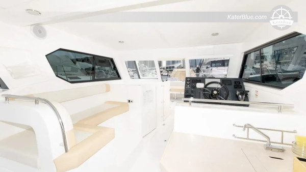 2-timers privat yacht-krydstogt fra Dubai Harbour til Palm Jumeirah og Atlantis