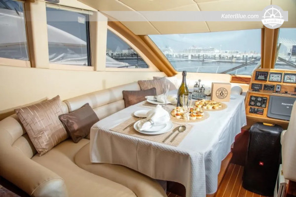 Location de yacht Majesty 61 pour 3 heures – Itinéraire Atlantis et Burj Al Arab