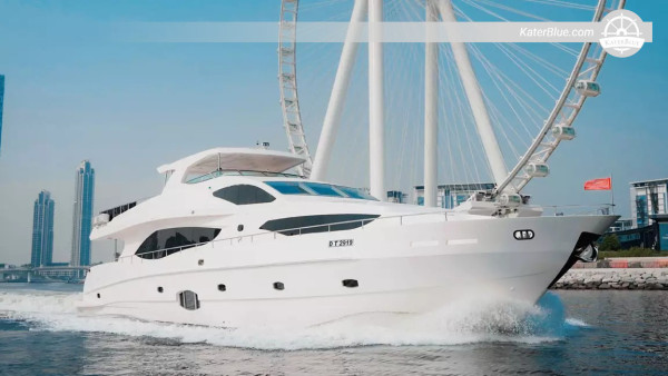 4hodinová plavba luxusní jachtou s kapitánem z dubajského přístavu na palubě 33metrové lodi Majesty – Marina, Atlantis a Burdž al-Arab
