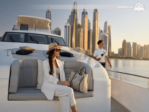 8hodinová plavba luxusní jachtou s moderním panoramatem Dubaje a vodním kanálem z dubajského přístavu s výhledem na Burdž Chalífa, Burdž al-Arab a Business Bay