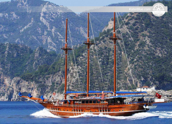 Goélette de 35 m à vendre (2007) – 8 cabines, deux moteurs Volvo, prête à la location, visible à Marmaris, Turquie