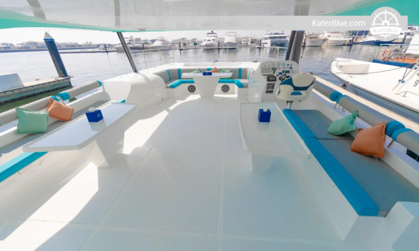 Noleggio di yacht di lusso per 5 ore a Dubai – Atlantis, Burj Al Arab e Leisure at Sea