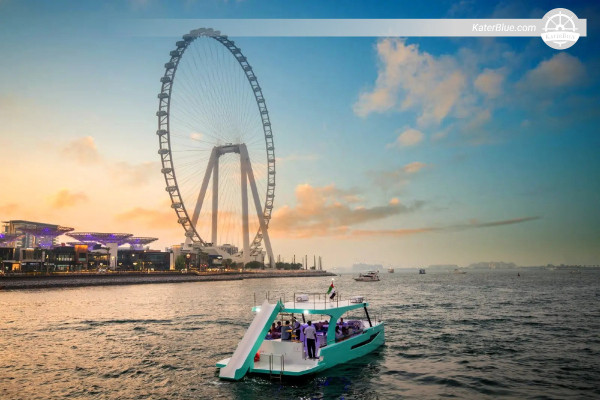 Crociera in yacht di 2 ore a Dubai: percorso panoramico che include Marina, Ain Dubai, JBR e Burj Al Arab.