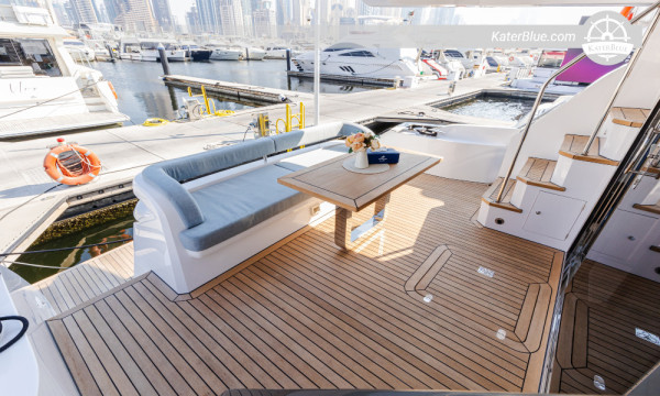 Продаётся моторная яхта Sky Walker X-53 (2025) — 16,25 м, 2 каюты, сертификат CE-B, коммерческая вместимость 17 человек, зарегистрирована в ОАЭ.