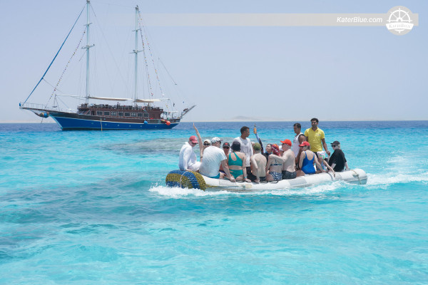 Hurghada Gulet Cruise to Small Gifton Island & Erg Somaya – 7-Hour Day Charter with Reef Snorkeling & Multi-Course Lunch