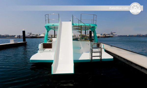 Noleggio yacht a Dubai per 4 ore – Tour completo dei principali monumenti con sosta per nuotare