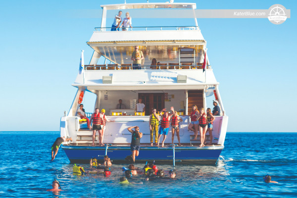 Escursione in yacht di lusso per famiglie a Satellite Reef, Blue Lagoon e White Island – Gita di 7 ore