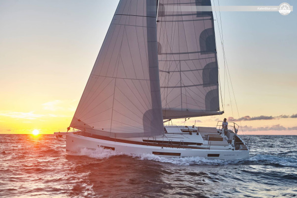 14-tägiges Bareboat – Sun Odyssey 440 von Palermo über die Äolischen Inseln, darunter Cefalù, Vulcano, Panarea, Stromboli, Lipari, Salina, Filicudi, Alicudi
