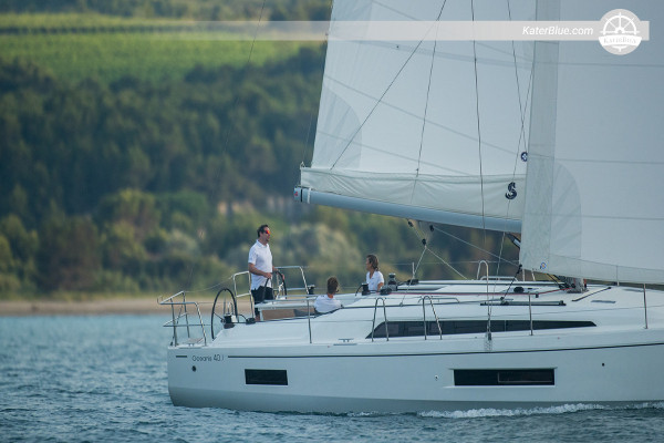 8-tägiges privates Bareboat von Capo d’Orlando – Oceanis 40.1 nach Vulcano, Panarea, Stromboli, Salina und Lipari mit optionaler Crewunterstützung und Verpflegung