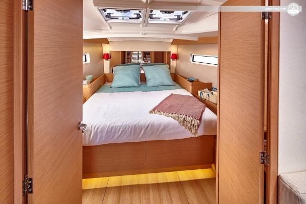 14-tägiger privater Skipper-Charter ab Palermo auf der Sun Odyssey 440 mit Abdeckung von Cefalù, Vulcano, Panarea, Stromboli, Lipari, Salina, Filicudi und Alicudi mit verlängerter Inselzeit