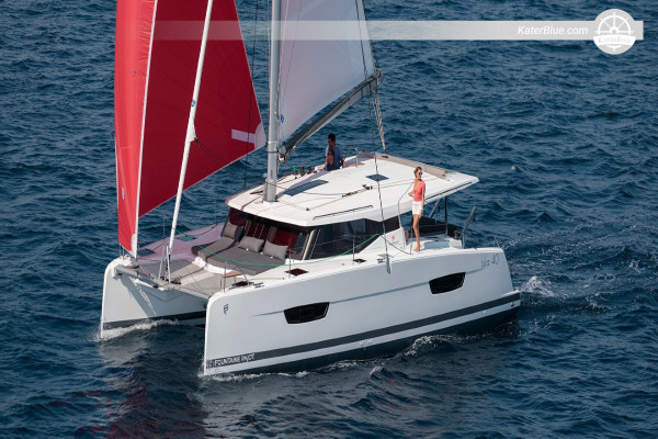 Barco sin tripulación de dos semanas desde Atenas en Astrea 42 Maestro – Gran Tour Sarónico y Cícladas vía Sounio, Kea, Kythnos, Syros, Mykonos, Paros, Ios, Santorini, Folegandros, Kimolos, Sifnos, Serifos, Kythnos, Poros y Egina