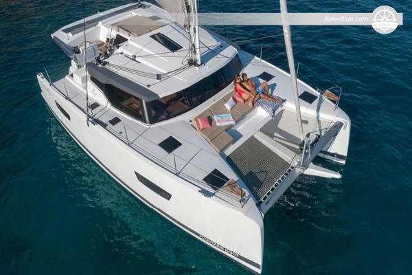 Chárter de 7 días en velero por las Cícladas desde Mykonos a Naxos, Santorini, Ios y Paros a bordo del Astrea 42 Maestro