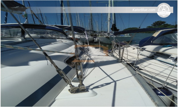 Bavaria 39 Cruiser (2007) 販売中 – 11.93m ファミリークルーザー、3キャビン、ローマ