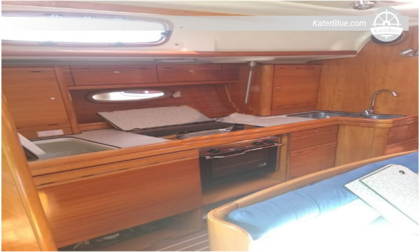 Bavaria 39 Cruiser (2007) 販売中 – 11.93m ファミリークルーザー、3キャビン、ローマ