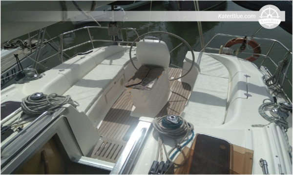 Bavaria 39 Cruiser (2007) 販売中 – 11.93m ファミリークルーザー、3キャビン、ローマ