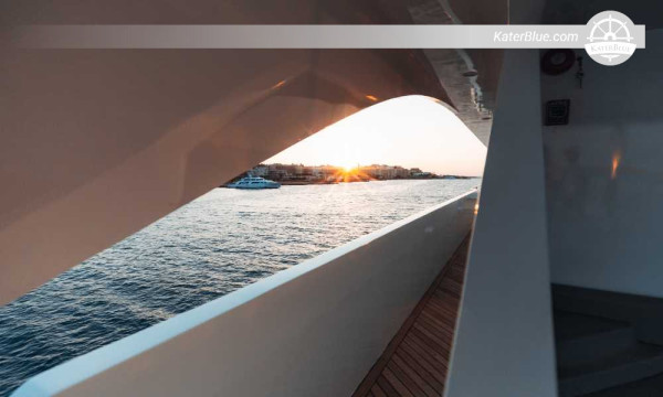 Southern Red Sea Liveaboard – 7 Nights from Port Ghalib covering Daedalus Reef, Zabargad, Rocky Island, St. John’s, Fury Shoals and Elphinstone with nitrox and pro guides