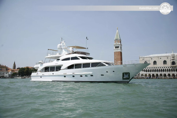 Escapada da Ilha de Jeddah - Aluguel semanal de lancha Benetti Tradition 30m, Shura, Abu Latt, Umm al-Sheikh, Bayada, Khurais e Al Birkah, 7 dias saindo da Marina de Jeddah, mergulho com snorkel, bancos de areia, brinquedos aquáticos