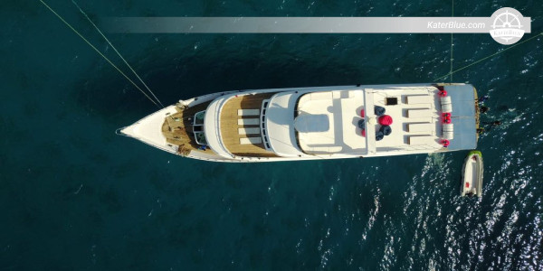 Escursione giornaliera Northern Gems – Barriera corallina di Dahab, Thistlegorm e Sha’ab Claudio da Hurghada Marina a bordo di Dive Pro (giornata intera, con equipaggio, snorkeling e immersioni)