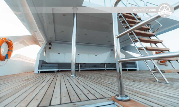 Southern Red Sea Liveaboard – 7 Nights from Port Ghalib covering Daedalus Reef, Zabargad, Rocky Island, St. John’s, Fury Shoals and Elphinstone with nitrox and pro guides