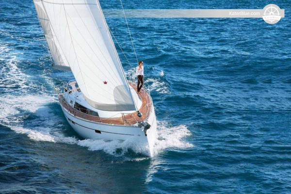 Wöchentliche Bareboat-Kreuzfahrt mit der Bavaria Cruiser 51 ab Athen – Route durch den Saronischen Golf über Ägina, Poros, Spetses, Kyparissi, Hydra und Agistri – 5 Kabinen, bis zu 11 Gäste
