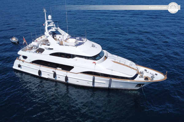Iate a motor Benetti Custom Classic/115 de 35 metros, ano 2004, à venda – 5 cabines – Nápoles, Itália
